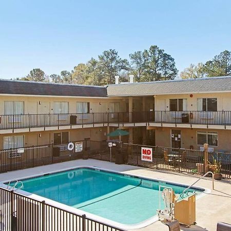 Fairbridge Inn & Suites Ричмонд-Хилл Экстерьер фото