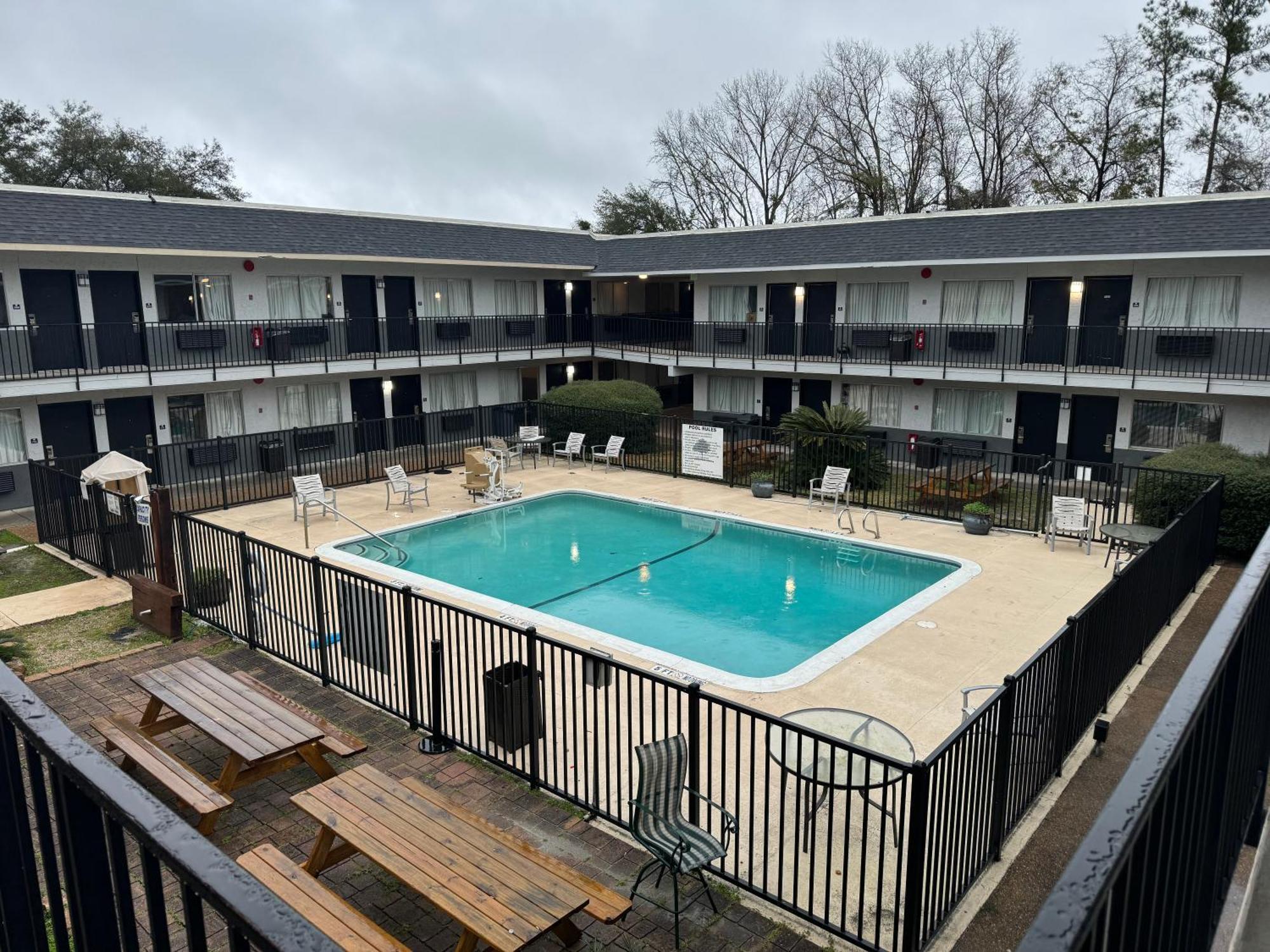 Fairbridge Inn & Suites Ричмонд-Хилл Экстерьер фото